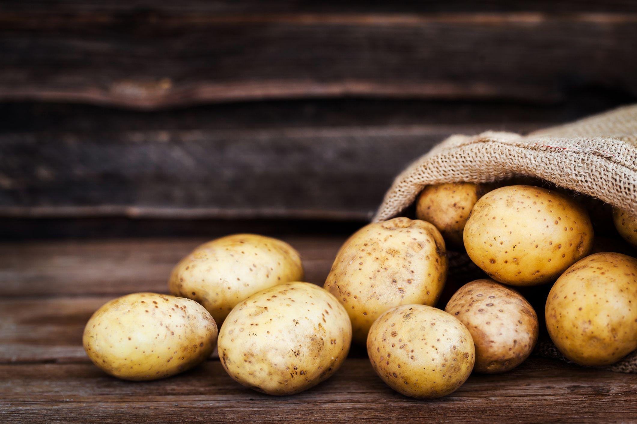 Avantages pour la santé de la pomme de terre santé des os personne en bonne santé complément alimentaire peau saine fruits secs denses en énergie