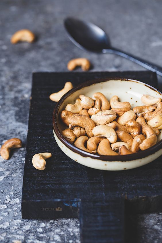 Eat Cashew Nuts