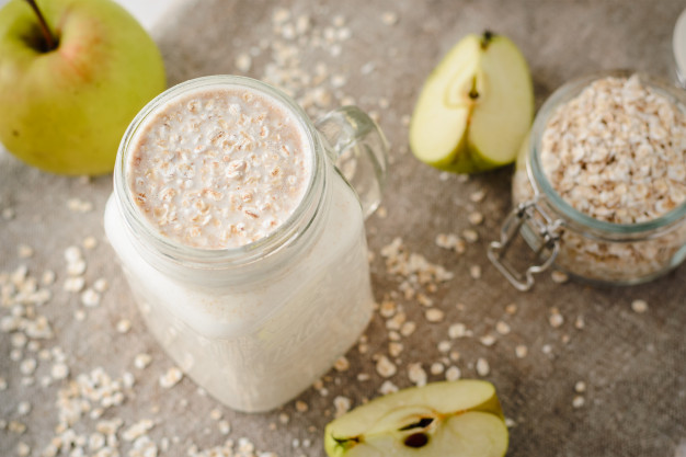 Oatmeal-Apple Protein Shake
